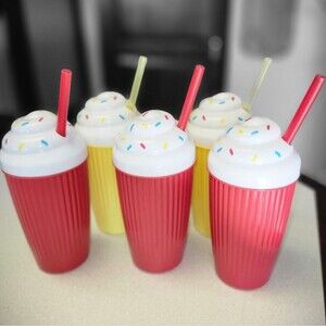Set Of 5 Milkshake Cups With Lids And Straws, 6" Tall